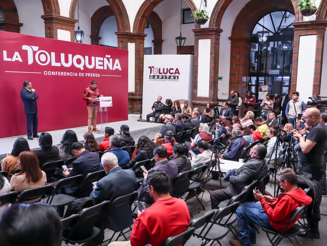 Toluca repara más de 5 mil baches en tres semanas.