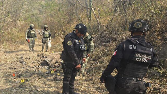 Buscan minas y explosivos en Michoacán