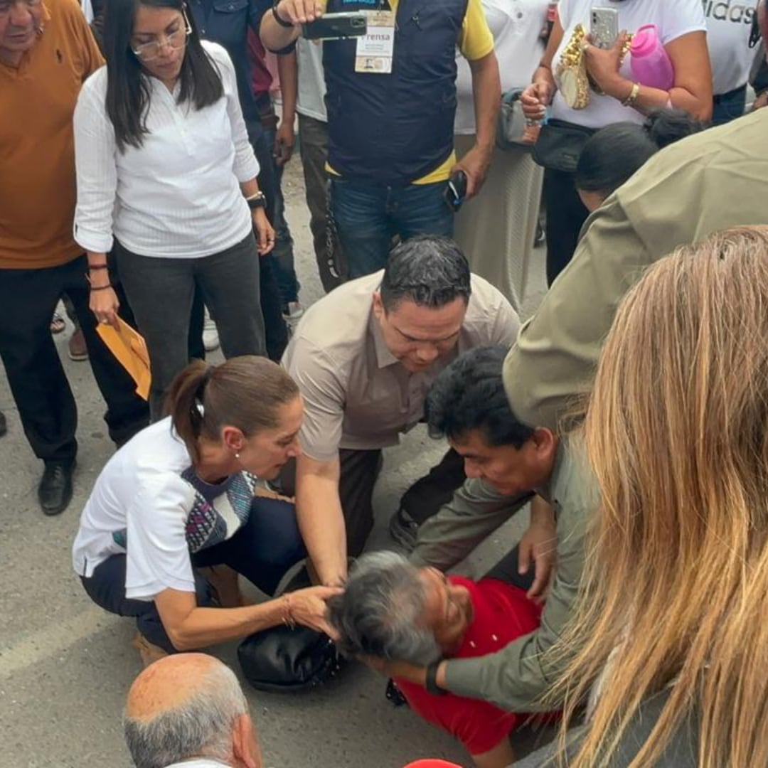 Sheinbaum atiende a mujer que se desmayó durante evento en San Luis Potosí