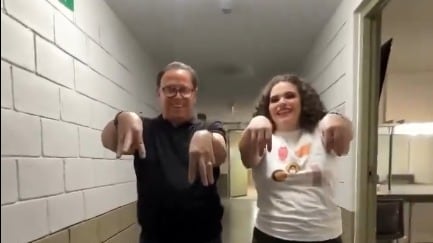 Lucerito Mijares baila Mayo, Mayito, Mayititito con el mismísimo Mario Bezares