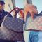 Invitan a su Baby Shower con rifa de Louis Vuitton y Gucci