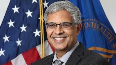 ¿Quién es Jay Bhattacharya? Director del CDC de Estados Unidos