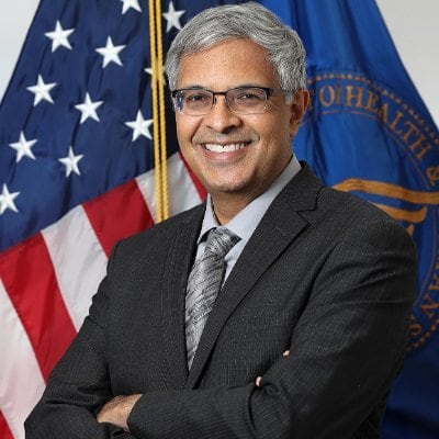 ¿Quién es Jay Bhattacharya? Director del CDC de Estados Unidos