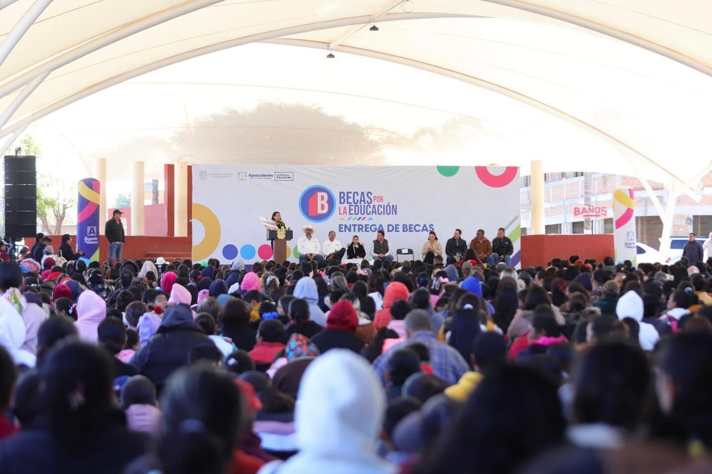 Gobernadora Tere Jiménez entrega apoyos y becas en Aguascalientes