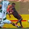 Liga MX regresa con varias pifias; partido sin VAR y se escapa posible penal y roja