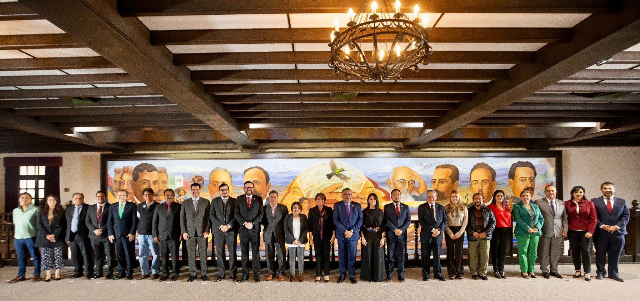 Delfina Gómez toma protesta a funcionarios de 14 dependencias del Estado de México