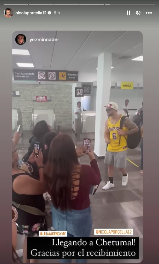 Nicola Porcella llega a Chetumal y sus fans lo recibieron con mucho cariño en el aeropuerto