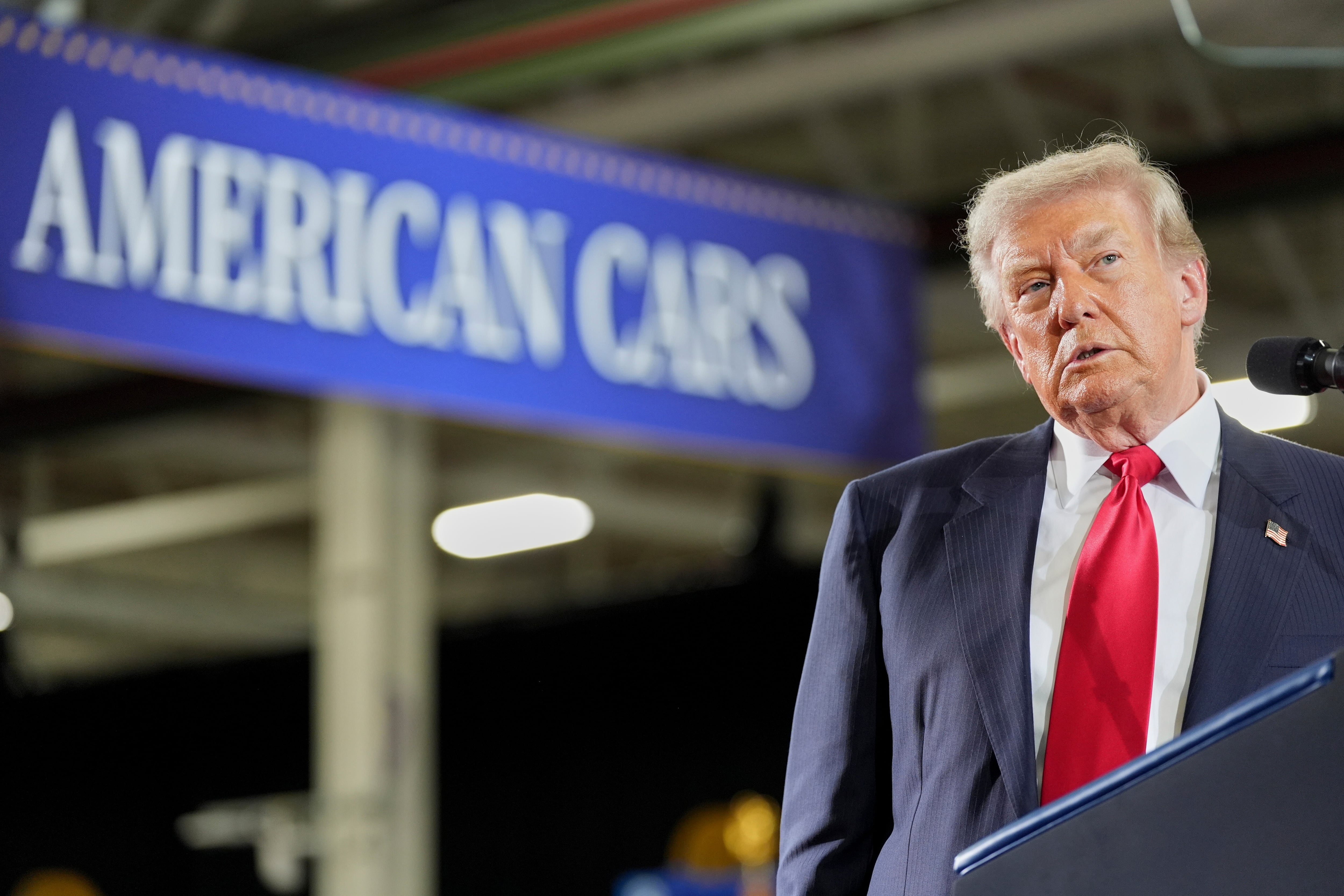 Donald Trump amenaza con frenar negocios que se trasladen a México