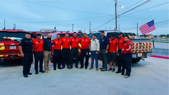 Rescatistas mexicanos de Ciudad Acuña, Coahuila, llegan a Kerville, Texas, para ayuda ante inundaciones