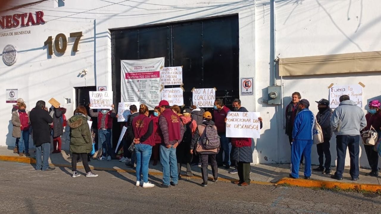 Trabajadores de la Secretaría de Bienestar del Estado de México toman las oficinas; exigen despido de Alicia Arzate Hérnandez