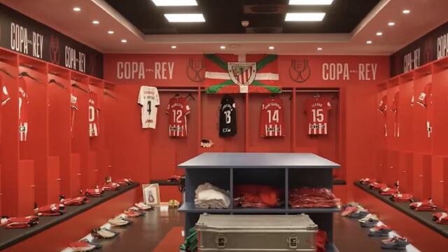 Camiseta del Pollo Briseño en el vestidor del Athletic Club