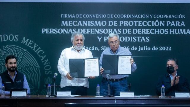 Alejandro Encinas con el gobernador Rubén Rocha Moya durante su visita a Sinaloa