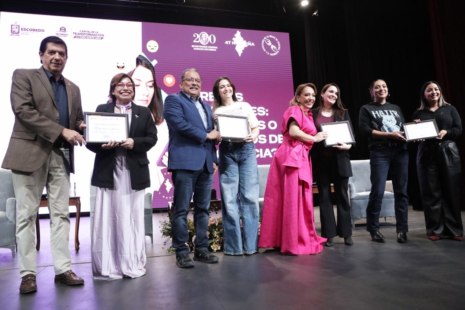 Escobedo reafirma compromiso con las mujeres con diálogo sobre redes sociales