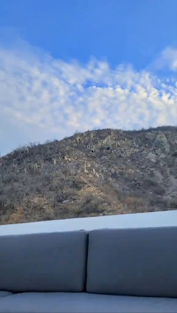 ¿Gigante en Cabo San Lucas? Reviven video de turista que captó a un hombre extraño en una cueva