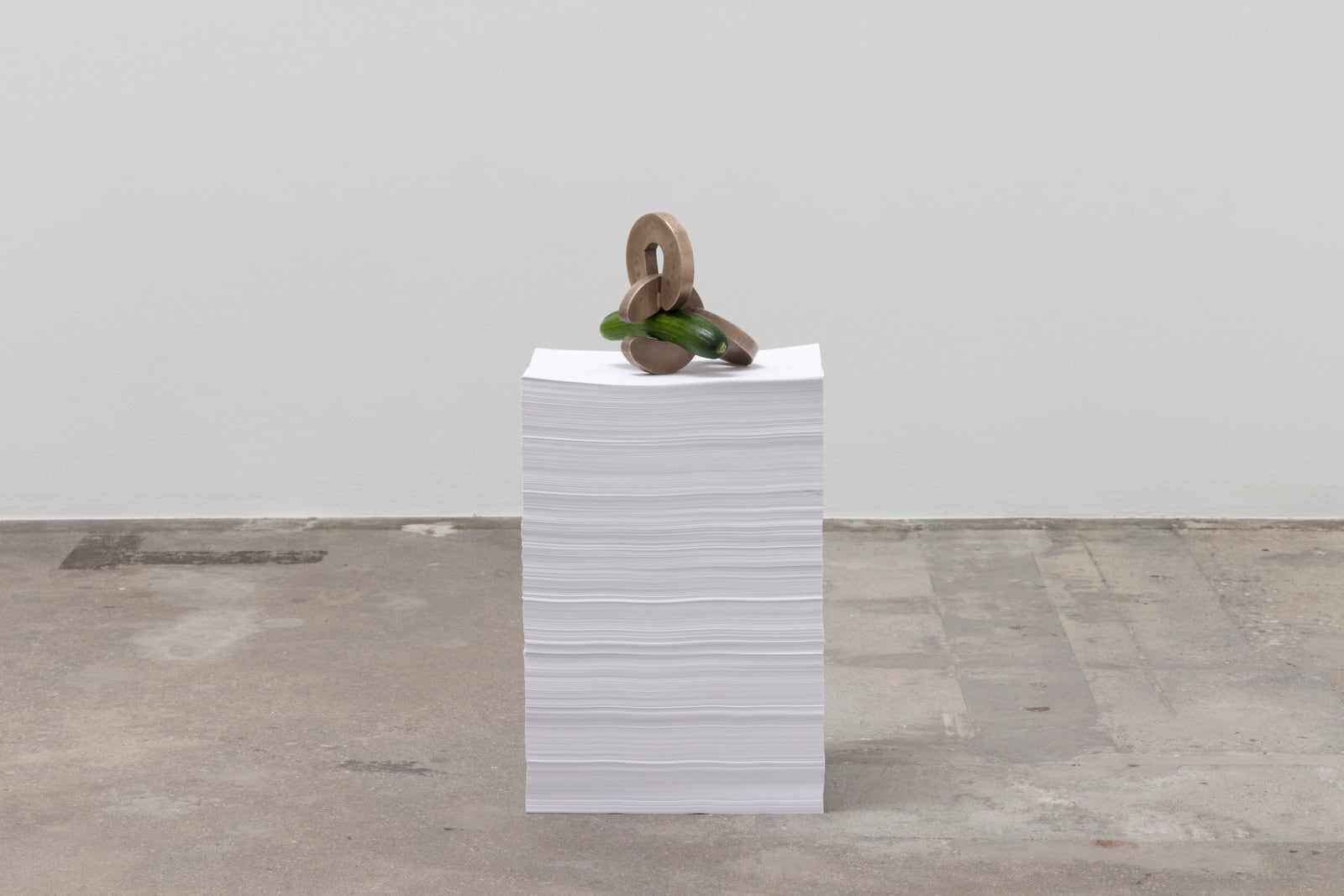 ¿La mejor exposición de arte en CDMX? ¡Qué viva el papeleo! Te hará reír con la desagradable experiencia de la burocracia