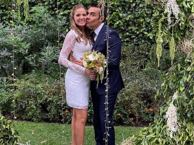 Adrián Uribe y Thuany Martins en su boda