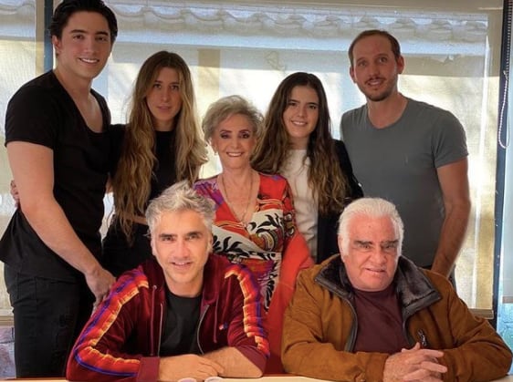 Vicente Fernández con su familia