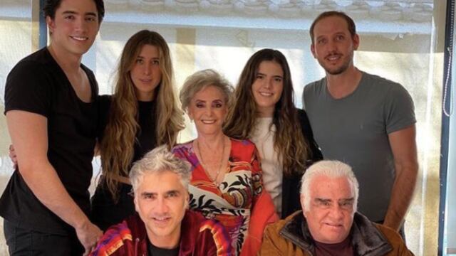 Vicente Fernández con su familia