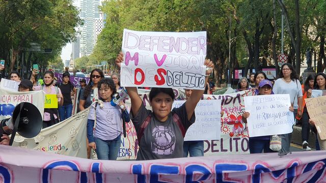Roxana Ruiz encabeza una marcha para exigir justicia con perspectiva de género