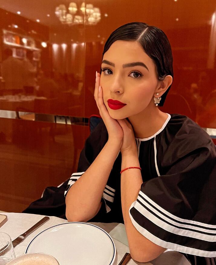 Ángela Aguilar cautiva con su belleza de otra etapa con este elegante vestido