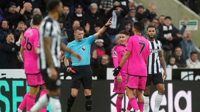 Raúl Jiménez fue expulsado