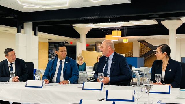 Diego Sinhue Rodríguez concreta millonaria inversión de Donaldson Filtration Solutions en León