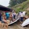 VIDEO: Tráiler de cervezas se vuelca en autopista La Tinaja-Cosoleacaque en Veracruz; pobladores saquean la mercancía