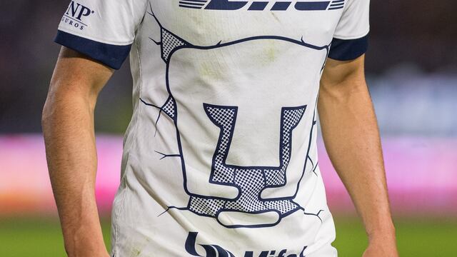 Chino Huerta y el Escudo de Pumas en el jersey