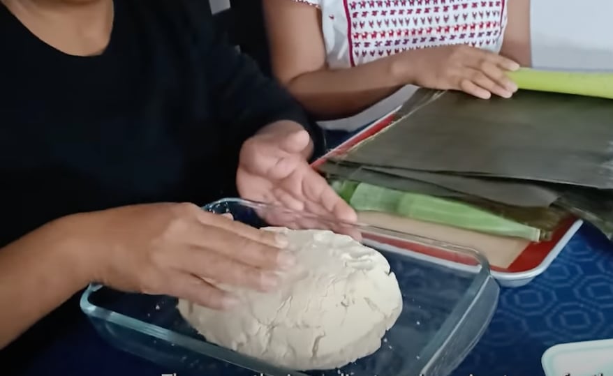 Yalitza Aparicio enseña a hacer tamales oaxaqueños