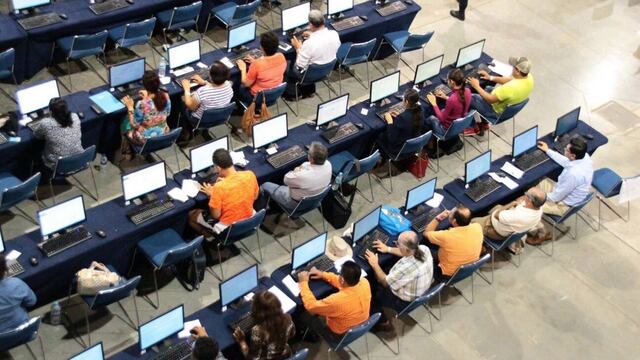 En imagen de archivo, maestros toman su evaluación en Guerrero.