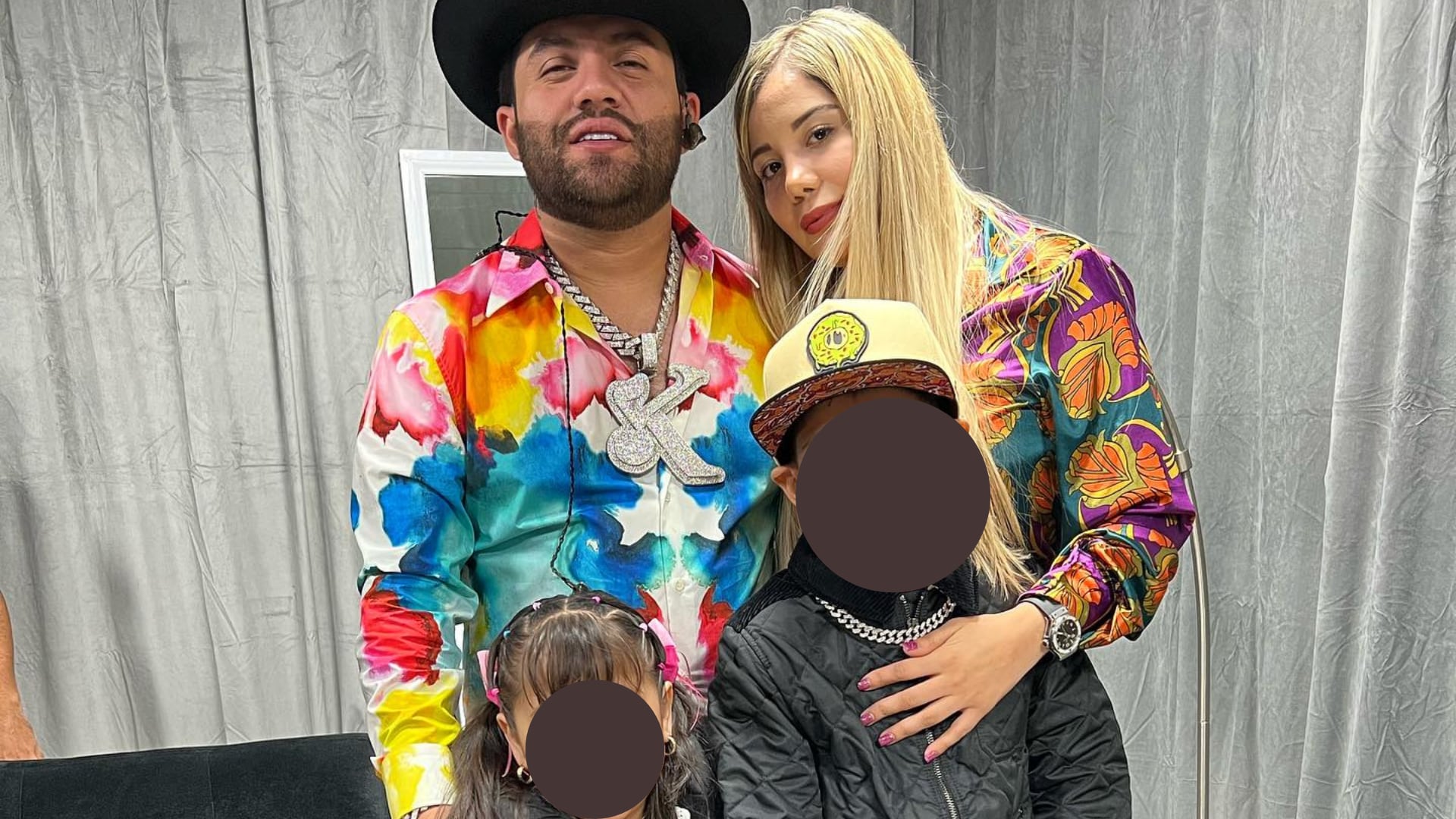 Luis R. Conriquez con su ex esposa y sus hijos.