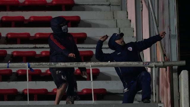 “La obligaron a beber orina”: Revelan que fans chilenos abusaron de empleada durante disturbios en el Independiente vs U. De Chile