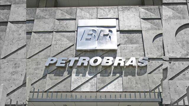 En el caso de la presidenta Dilma Rousseff, quien tendría que enfrentar un juicio político, no ha sido señalada por la policía ni por la fiscalía de ningún acto criminal.
