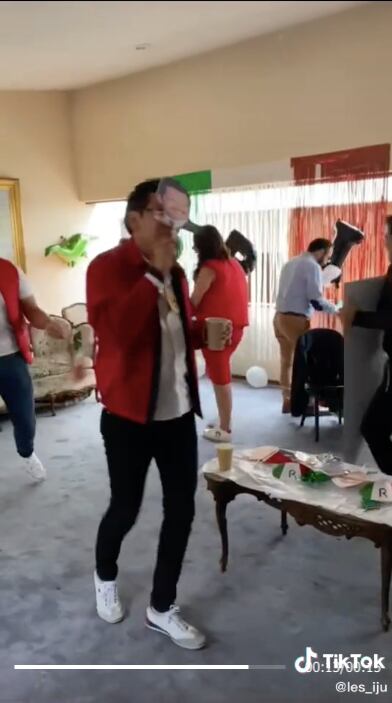 VIDEO: Celebran cumpleaños con temática del PRI y demuestran que el partido ya es un chiste