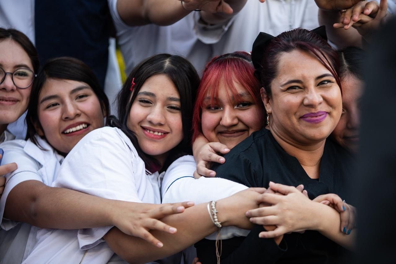 Mario Delgado y Citlalli Hernández impulsan escuelas de paz en bachillerato.