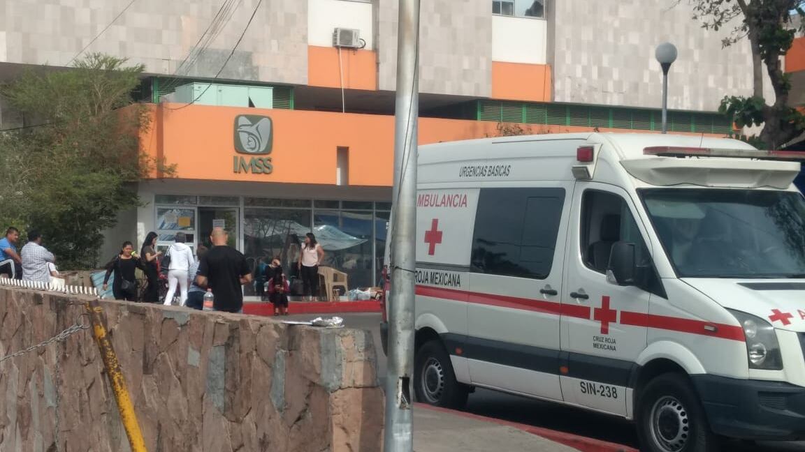 VIDEO: Comando armado desata balacera en hospital IMSS de Culiacán