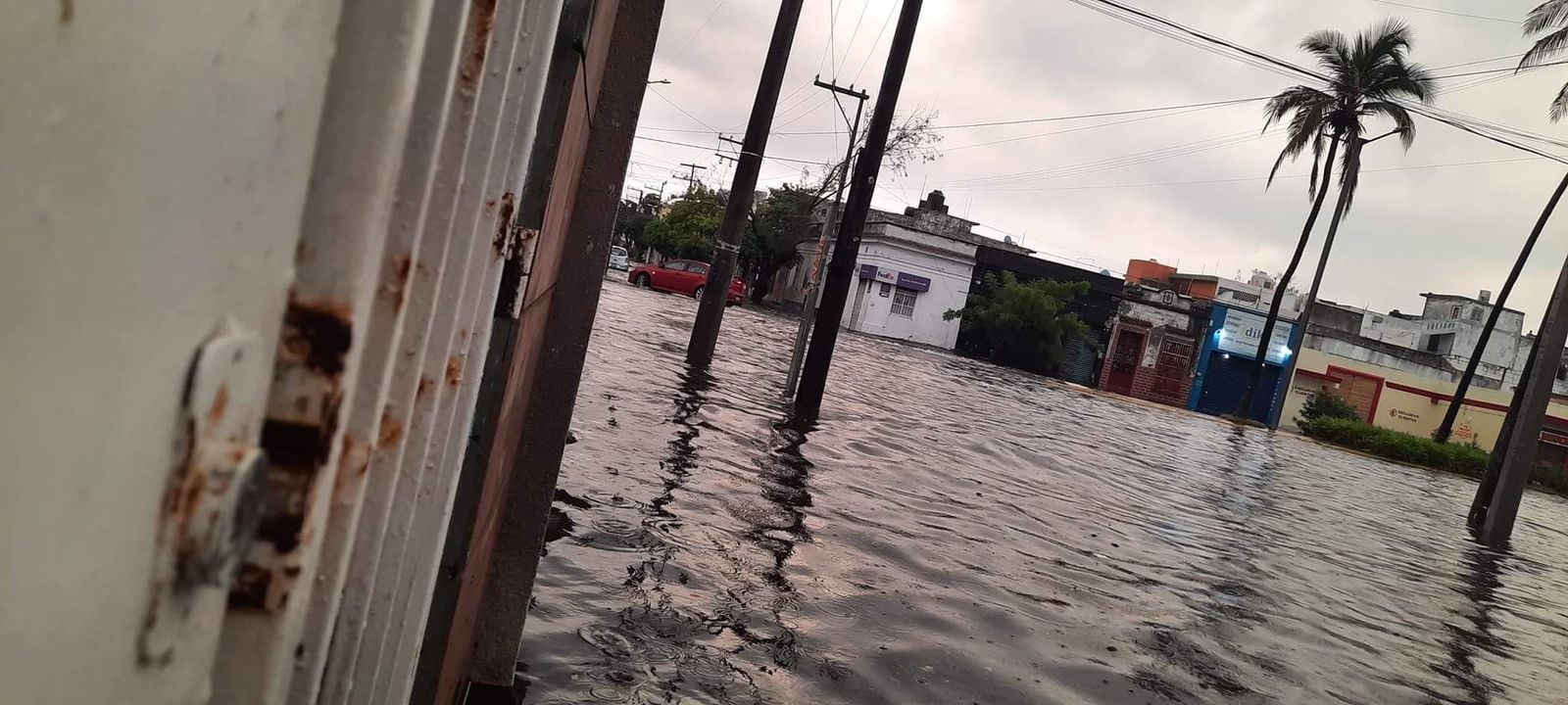 Varias avenidas de Veracruz se vieron afectadas con las inundaciones