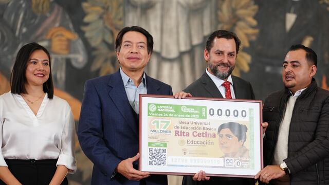 Mario Delgado presenta billete de la Beca Rita Cetina