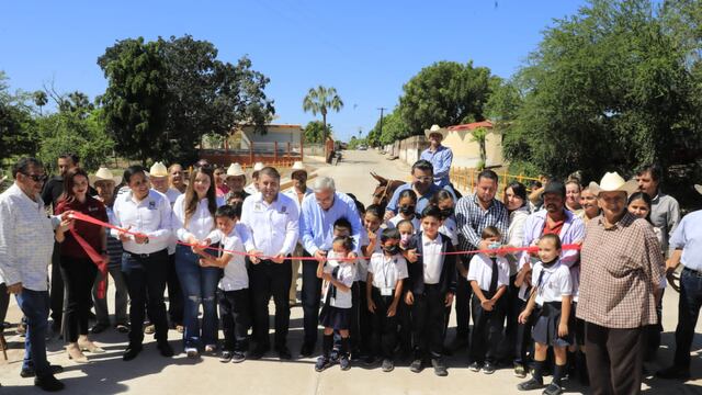 Rubén Rocha inaugura puente en La Apoma
