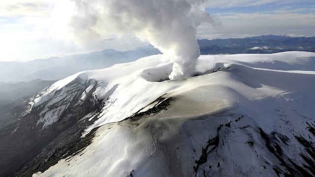 Volcán Nevado del Ruíz, Colombia, está a punto de hacer erupción