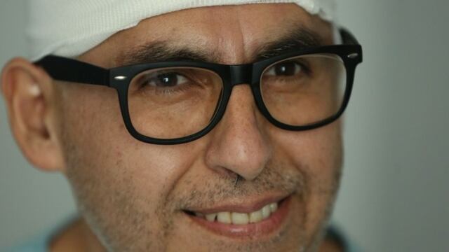 Héctor Silva fue diagnosticado con tumor cerebral y cantó "las mañanitas" durante operación.