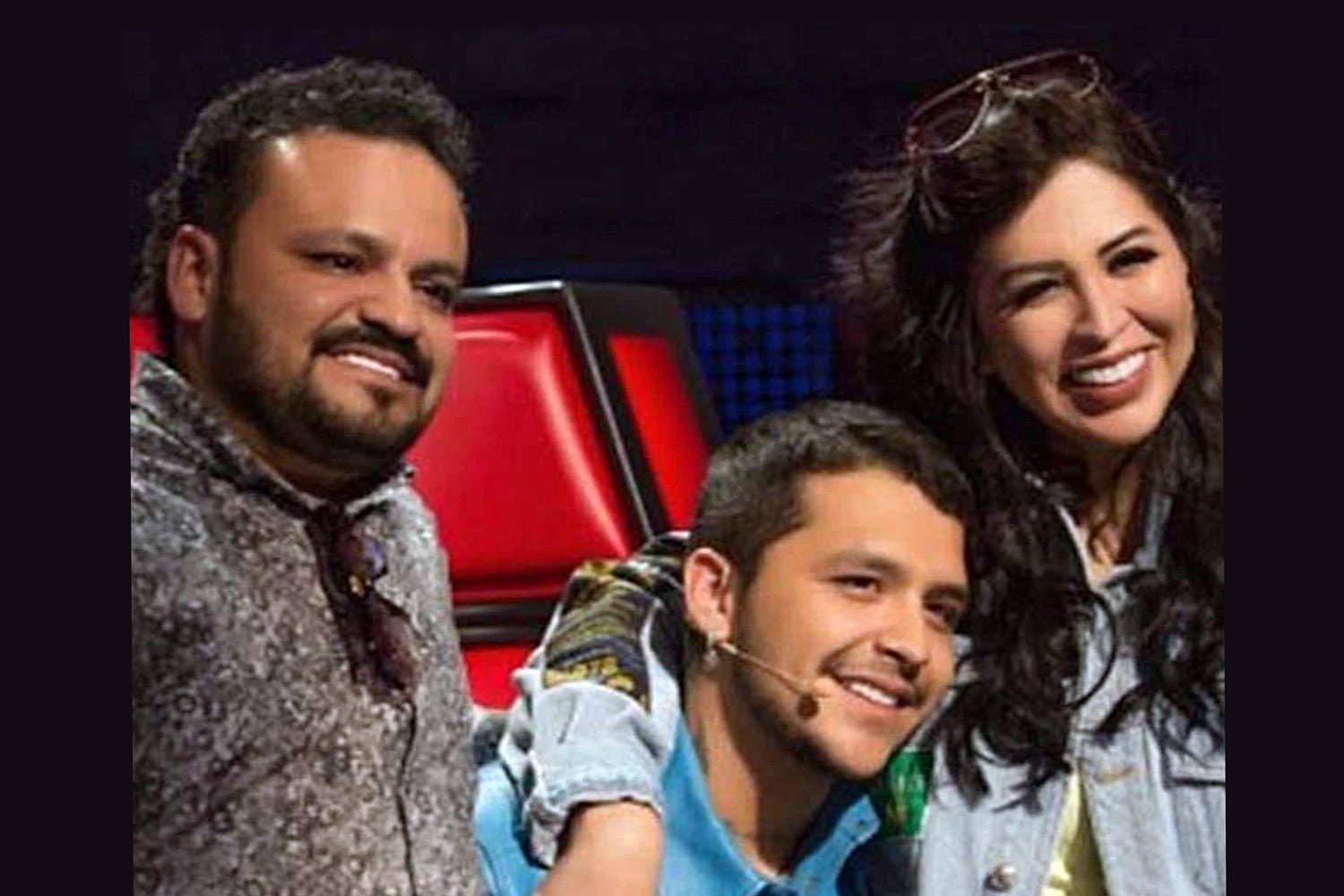 Christian Nodal y sus padres