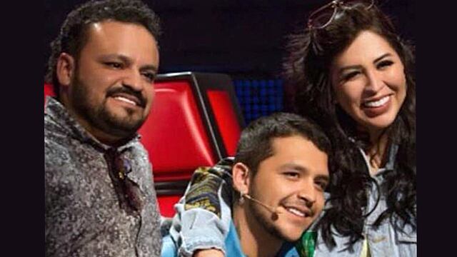 Christian Nodal y sus padres