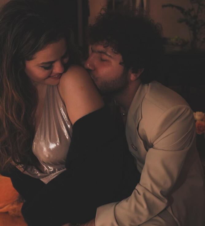 Benny Blanco confiesa su deseo de formar una familia con Selena Gomez