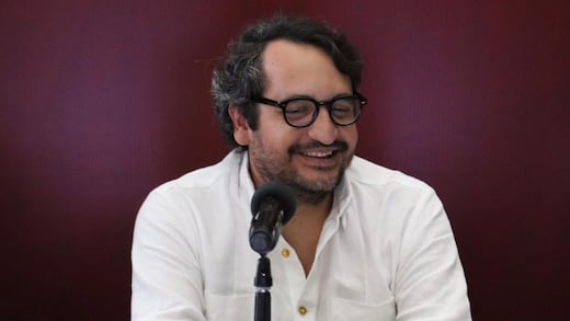 Andrés Manuel López Beltrán responde con sonrisa a cambios en Morena