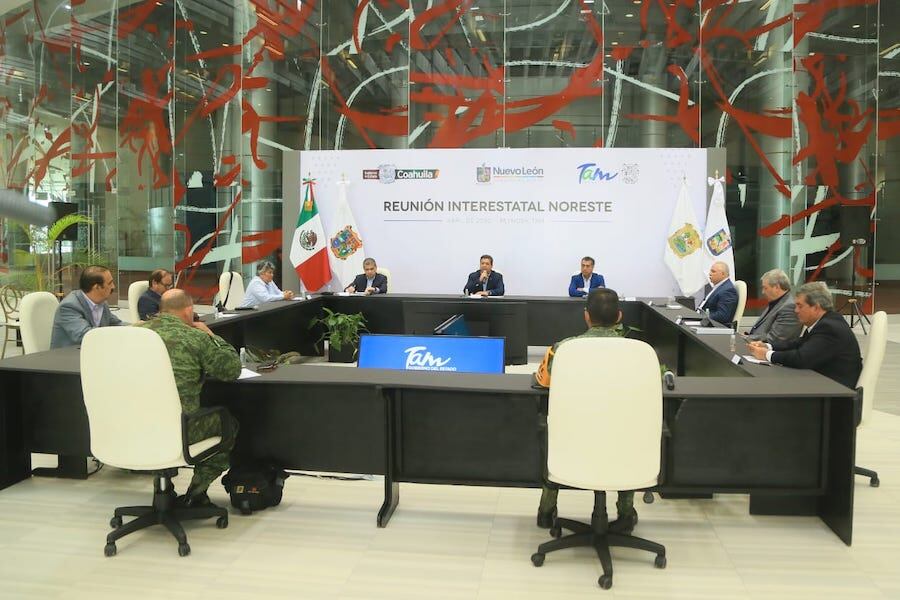 La reunión de los gobernadores se efectuó respetando la distancia.