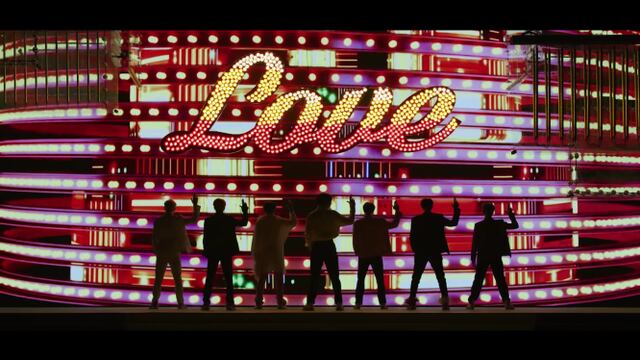 La banda surcoreana en su nuevo video musical.