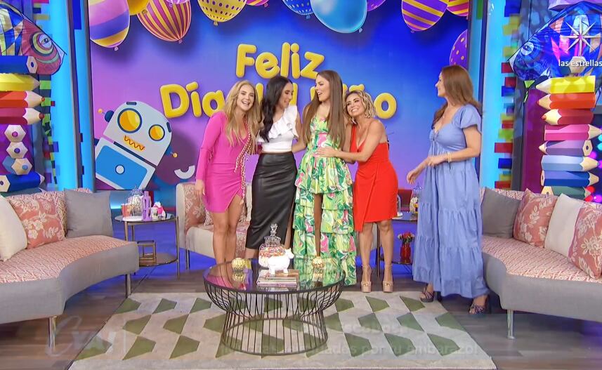 Anette Michel en un momento incómodo en su regreso a la conducción.