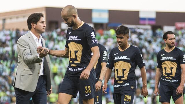 Marioni consuela a sus pupilos.