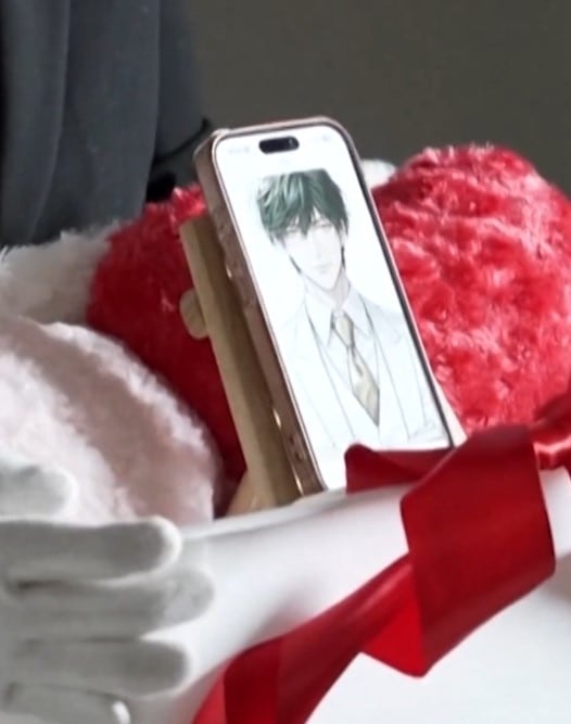 Mujer japonesa se casa con una inteligencia artificial